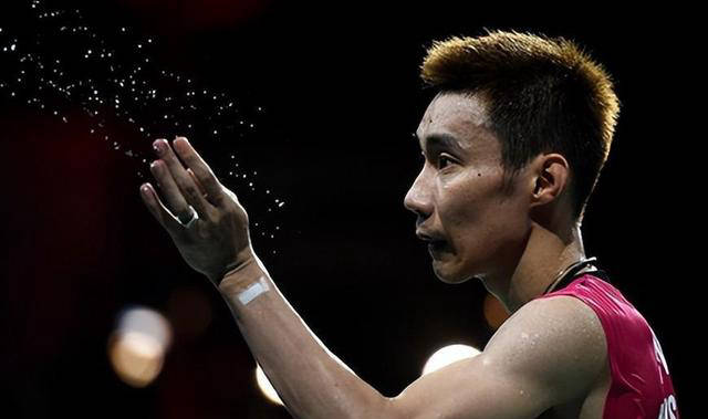 中国羽毛球队碾压丹麦羽毛球队,李宗伟爆发神勇 中国羽毛球队碾压丹麦羽毛球队,李宗伟爆发神勇