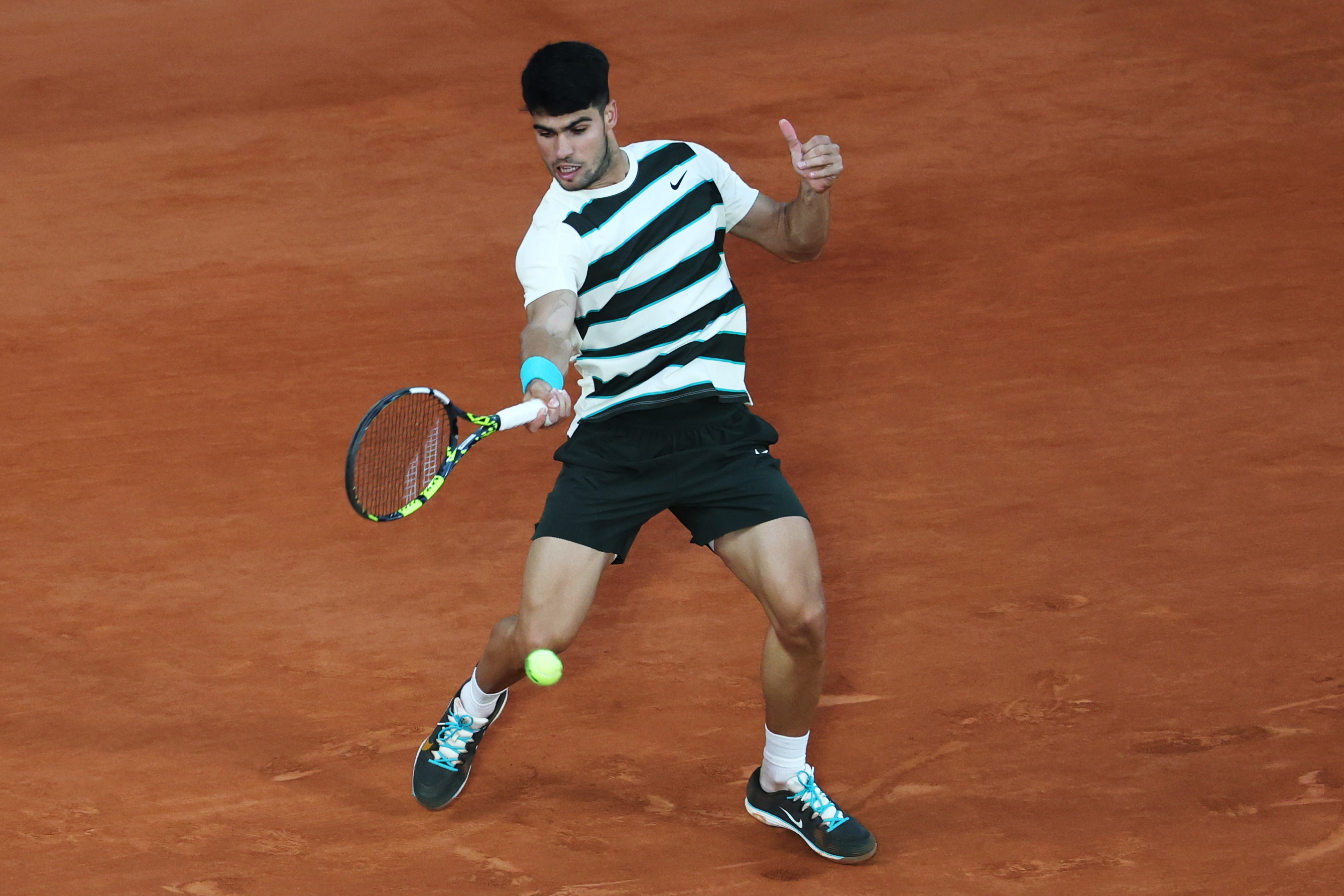 西班牙网球队绝地反击法国网球队,阿尔卡拉斯统治全场的简单介绍 西班牙网球队绝地反击法国网球队,阿尔卡拉斯统治全场的简单介绍