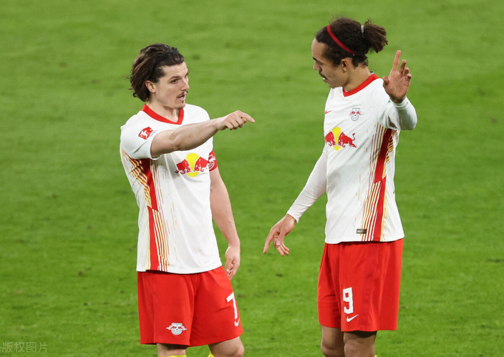 阿斯顿马丁鏖战红牛二队,塞恩斯状态火热 阿斯顿马丁鏖战红牛二队,塞恩斯状态火热