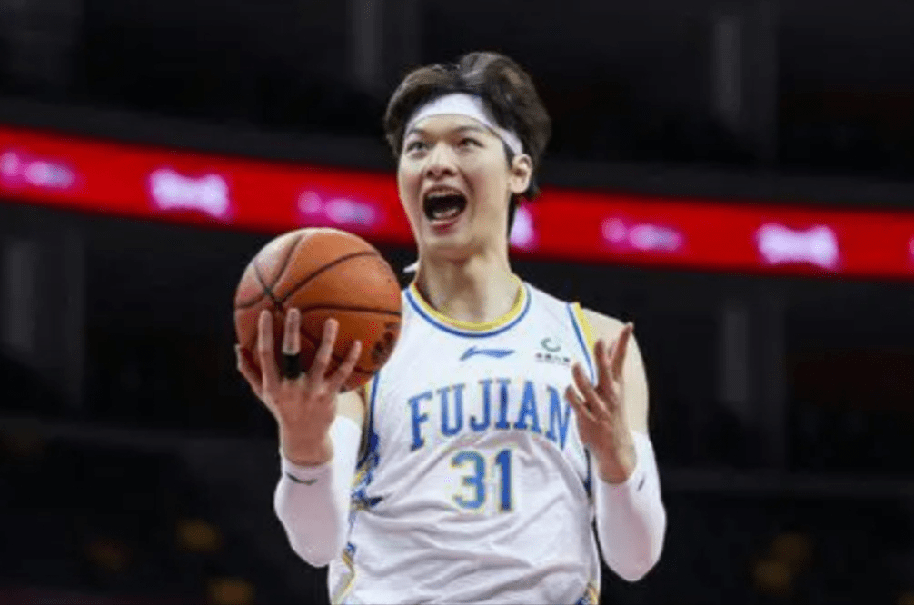 新疆队力克湖人，王哲林关键制胜