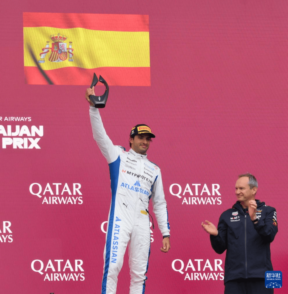 雷诺车队横扫红牛车队，塞恩斯高光表现