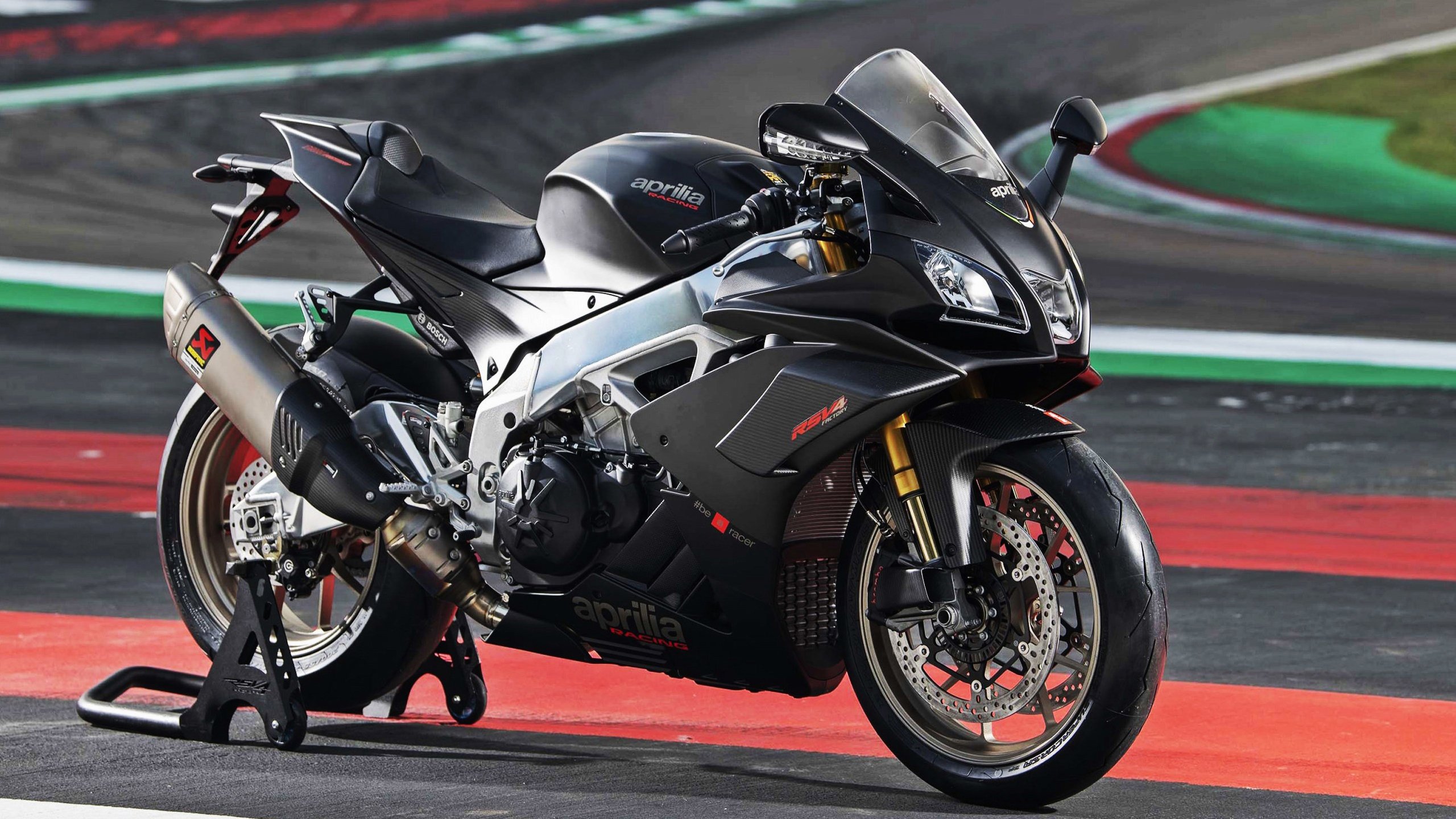 冰封王朝下，一道赤焰如何逆天改命