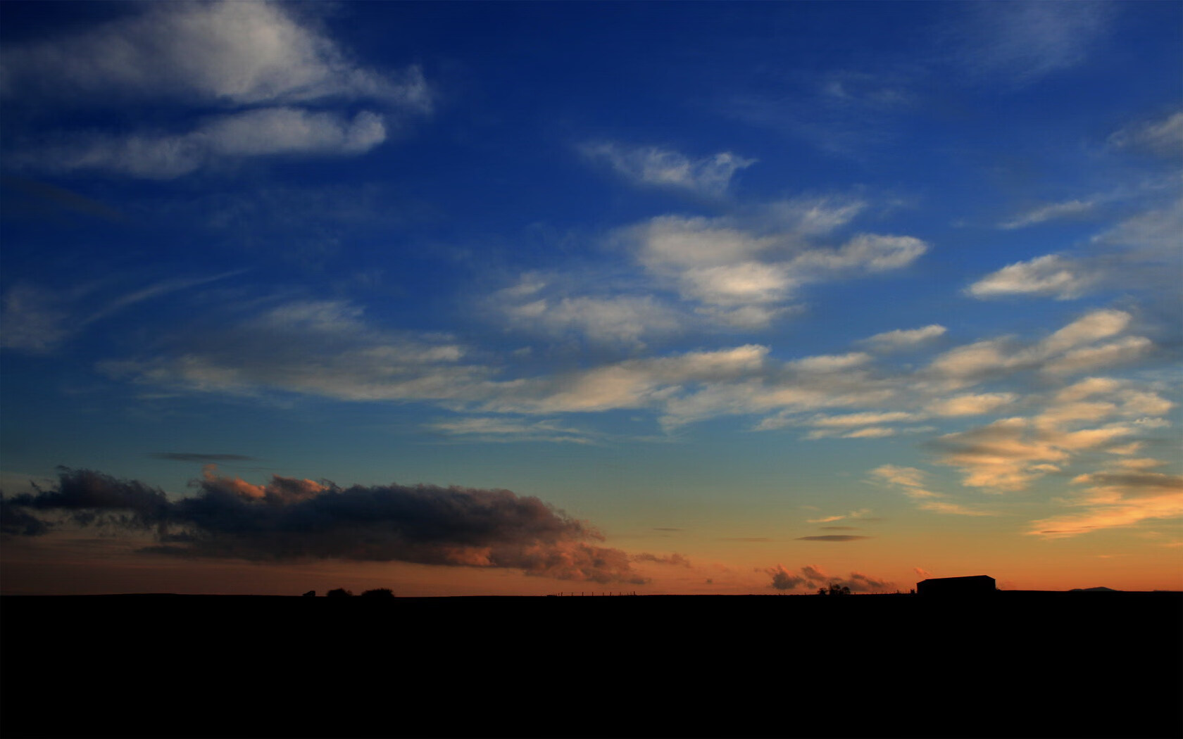 法比尼奥之火，当里昂的中场铁幕遮住智利之阳