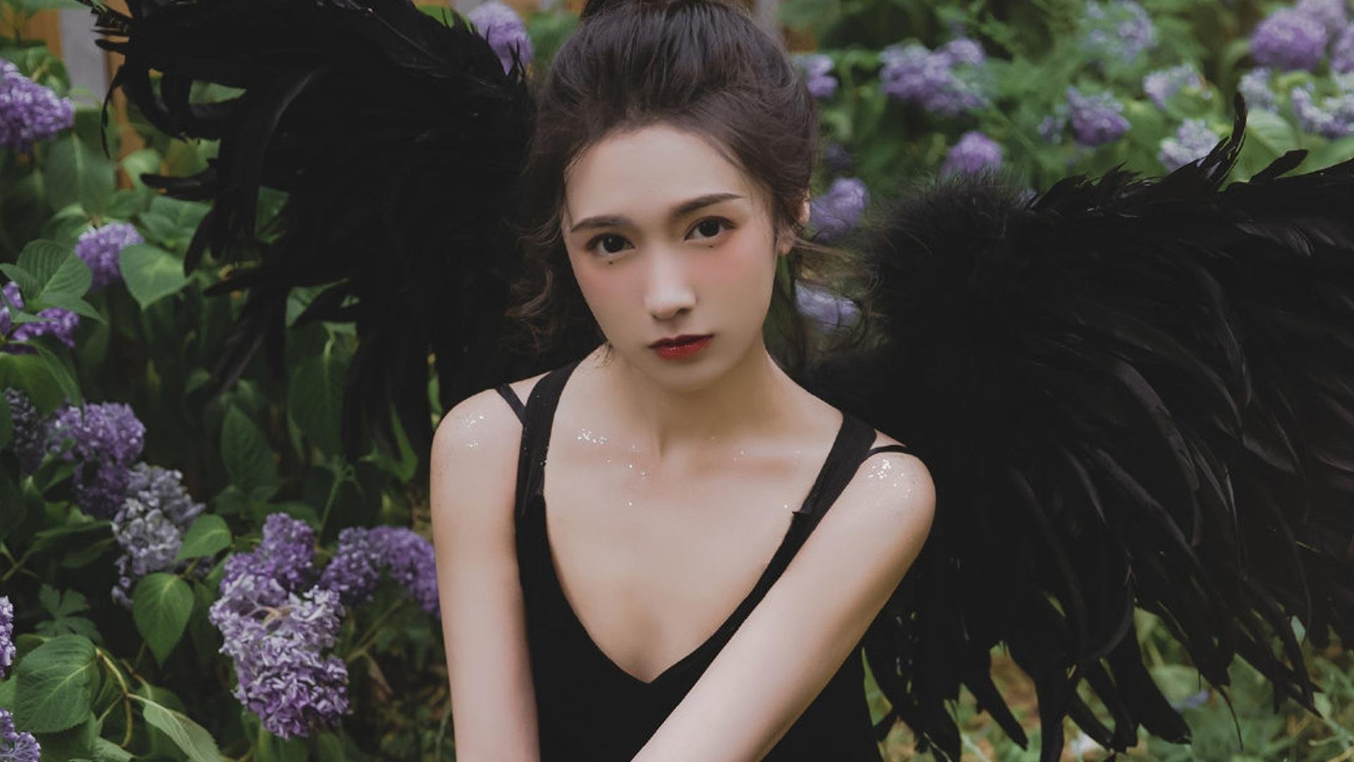 冷门与传奇，莱比锡红牛爆冷荷兰，伊布国家德比接管比赛